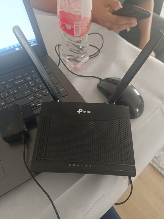 Роутер tp-Link черного цвета