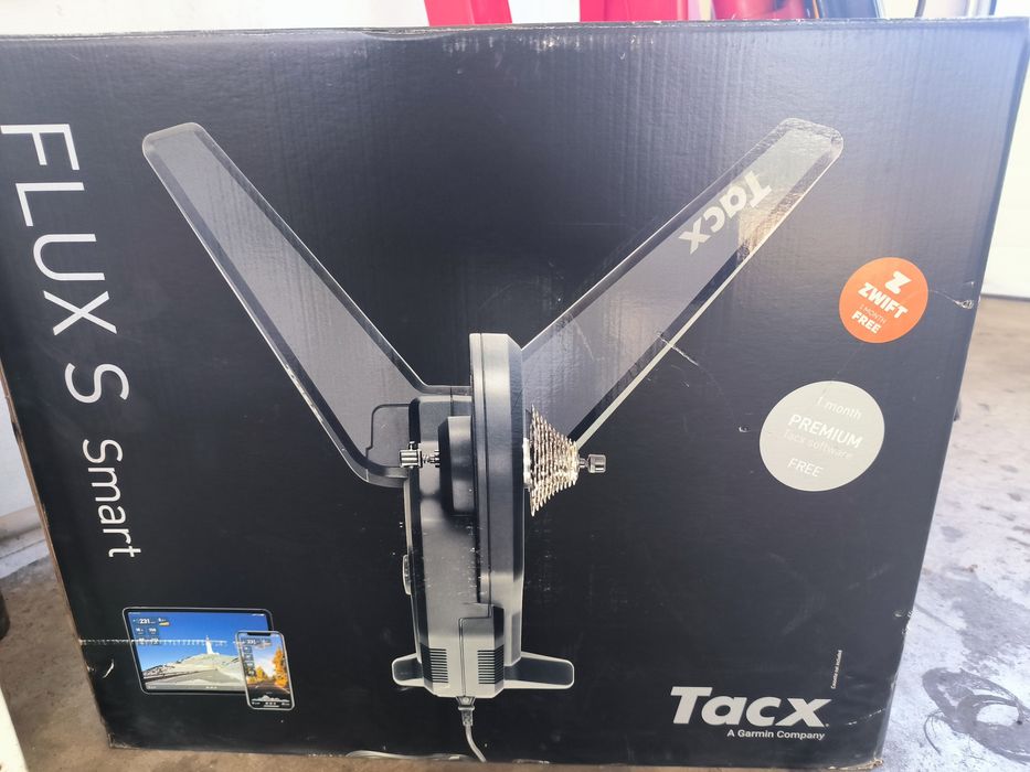 Tacx FLUX S Smart (тренажор)