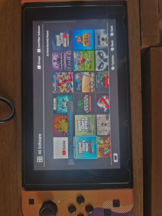 Vând Nintendo modat cu chip și card de 512gb