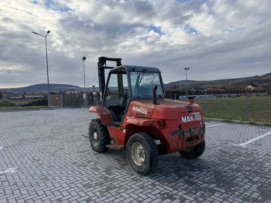 De vanzare sau da inchiriat stivuitor pentru teren accidentat