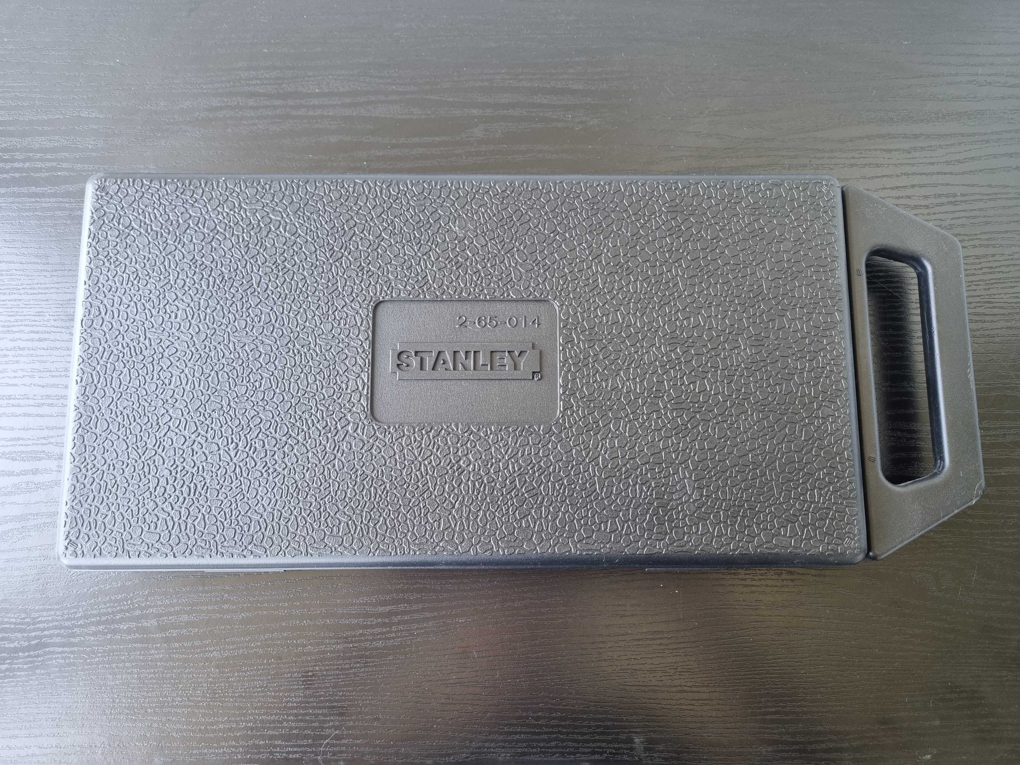 Продавам Отвертки Stanley Cushion Grip
