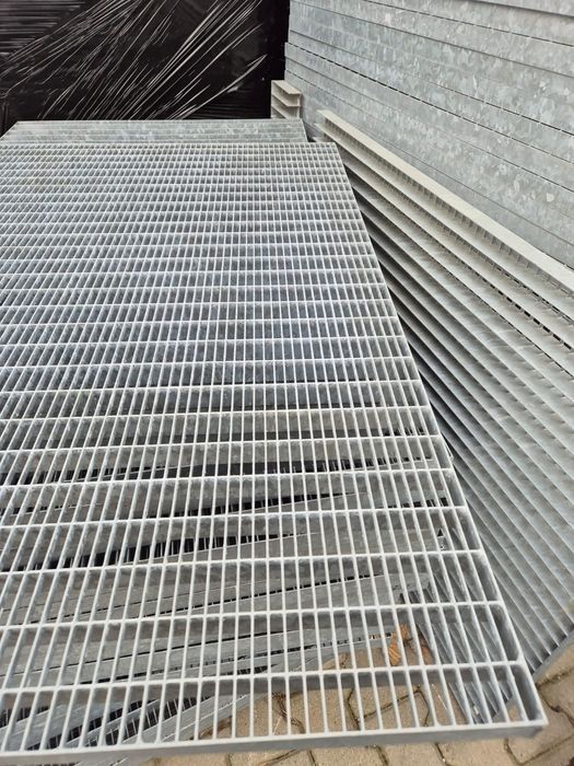 Trepte și scări metalice pentru interior și exterior