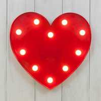 LED лампа червено сърце
