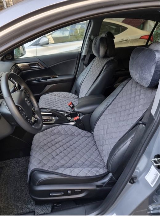 Продам универсальный автомобильные чехлы