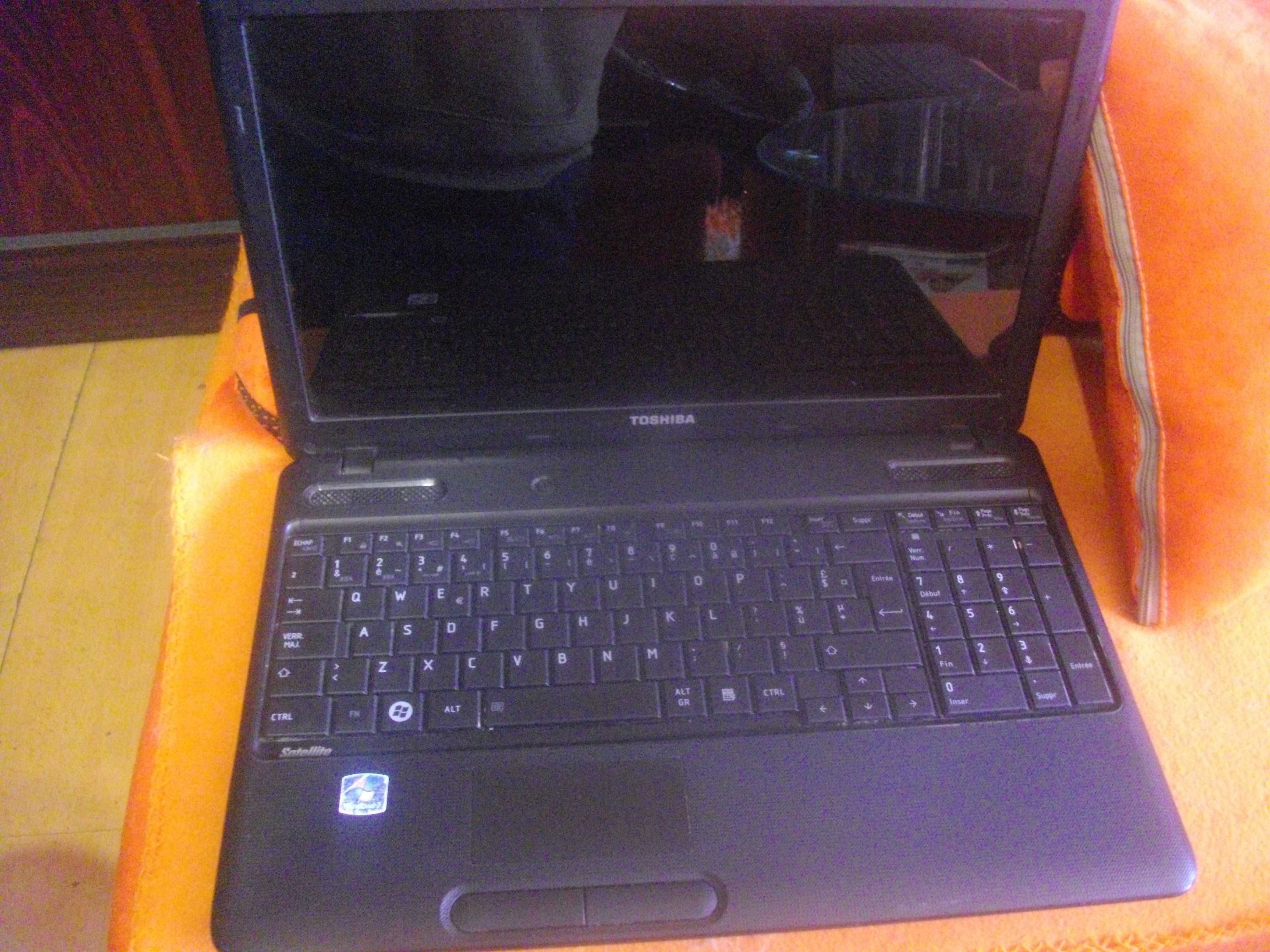 Лаптоп TOSHIBA Satellite C660D-15P-ЗА ЧАСТИ/ ЗА РЕМОНТ-Не Светва-15,6"