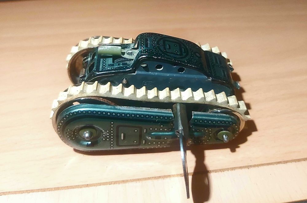 Jucarie veche din tabla