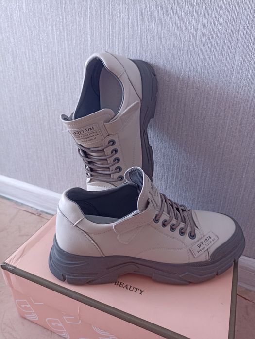 Продам ботинки р. 39