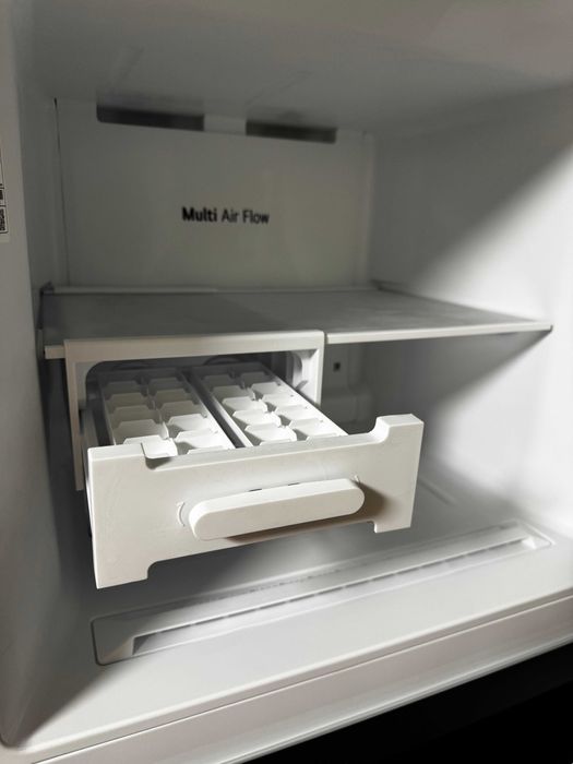 Хладилник с горен фризер LG GTBV38PZGKD - 172 см