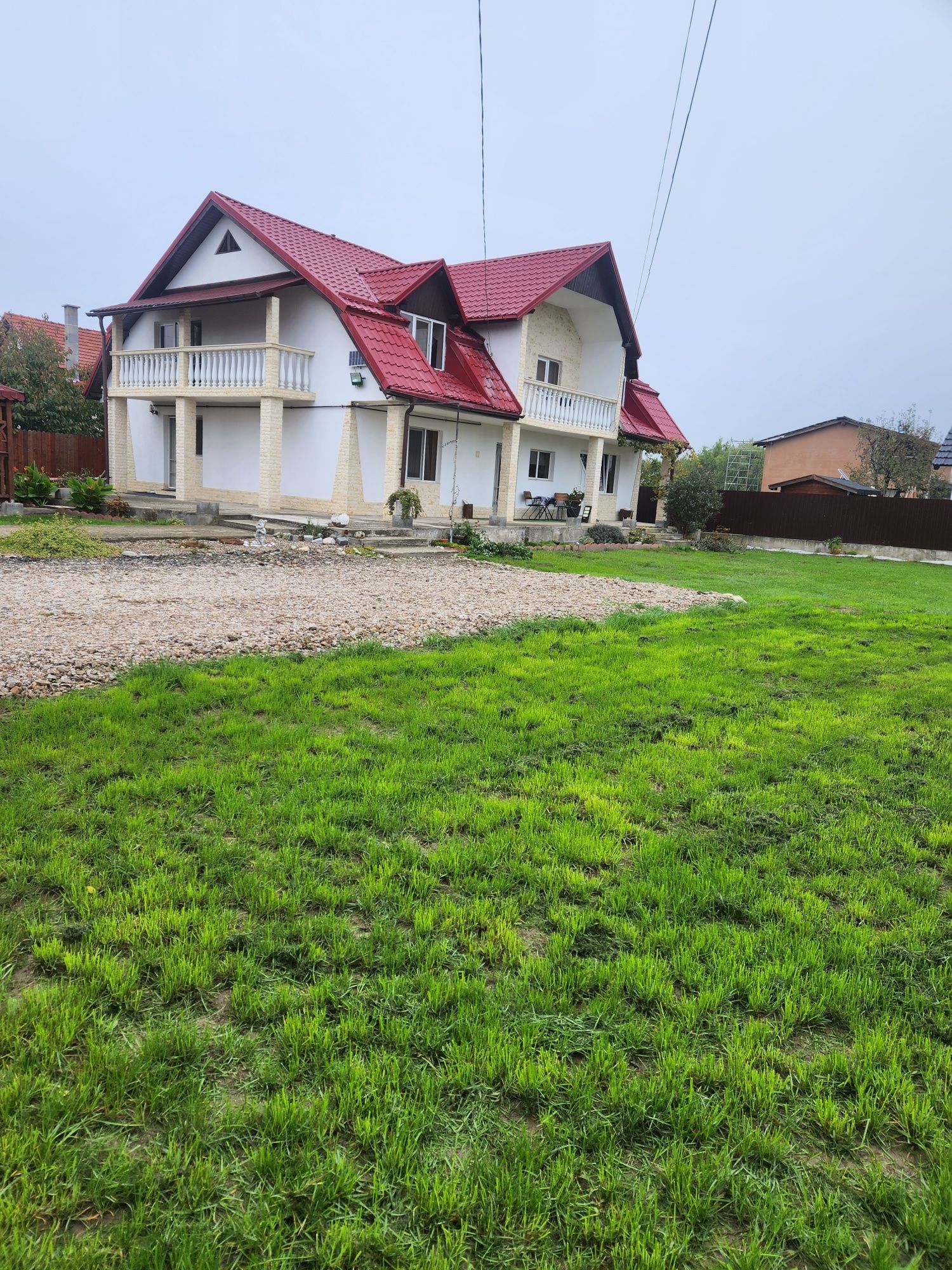 CASA individuala + garsoniera individuala atasata in zona liniștită
