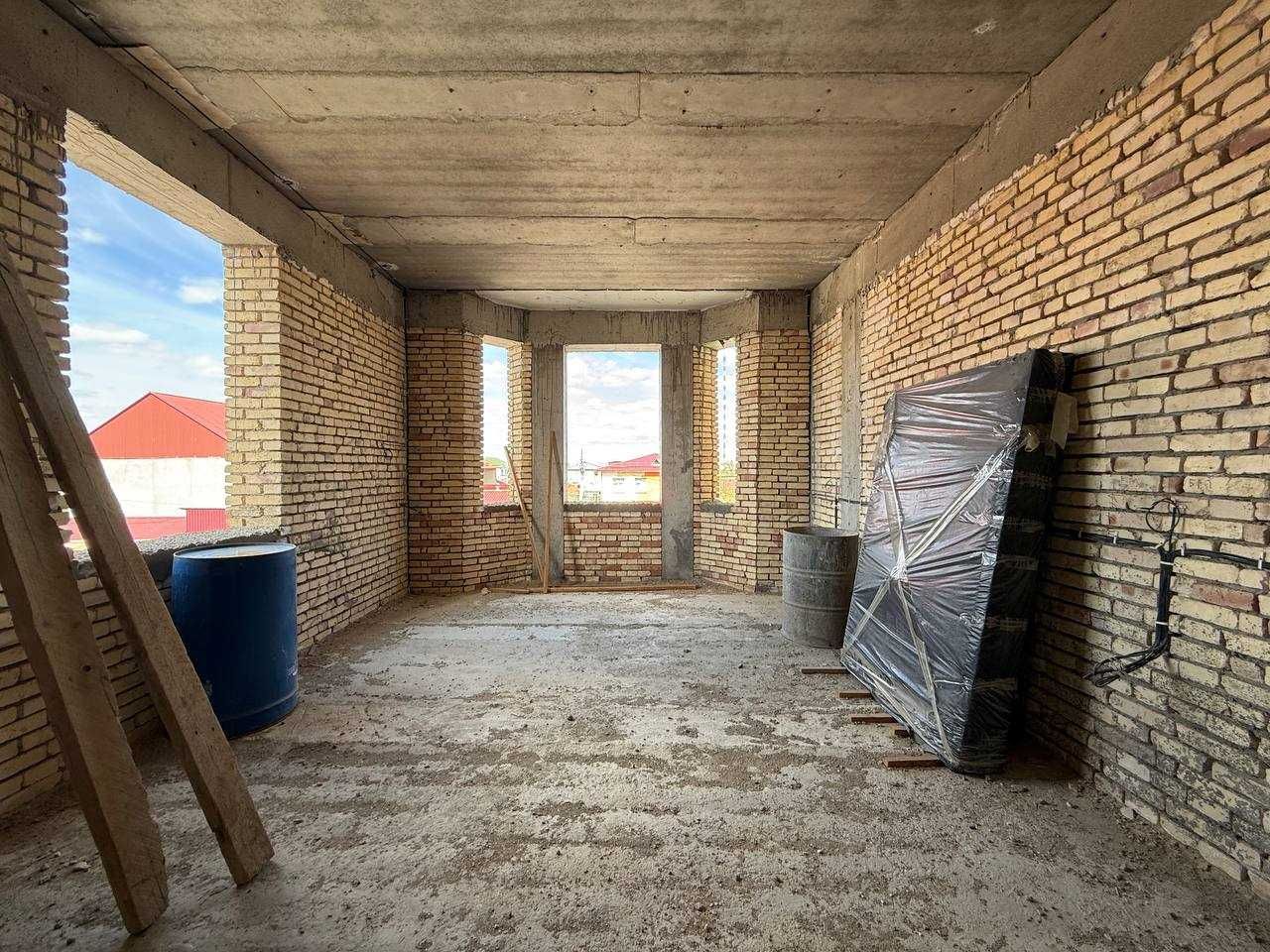 hashamatli hovli sotuvda 8 sotiq