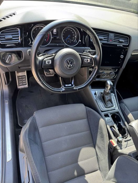 VW Golf 7.5 R 310Cp