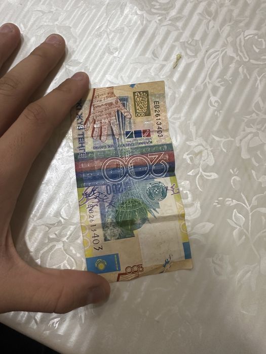 Купюра 200 тенге