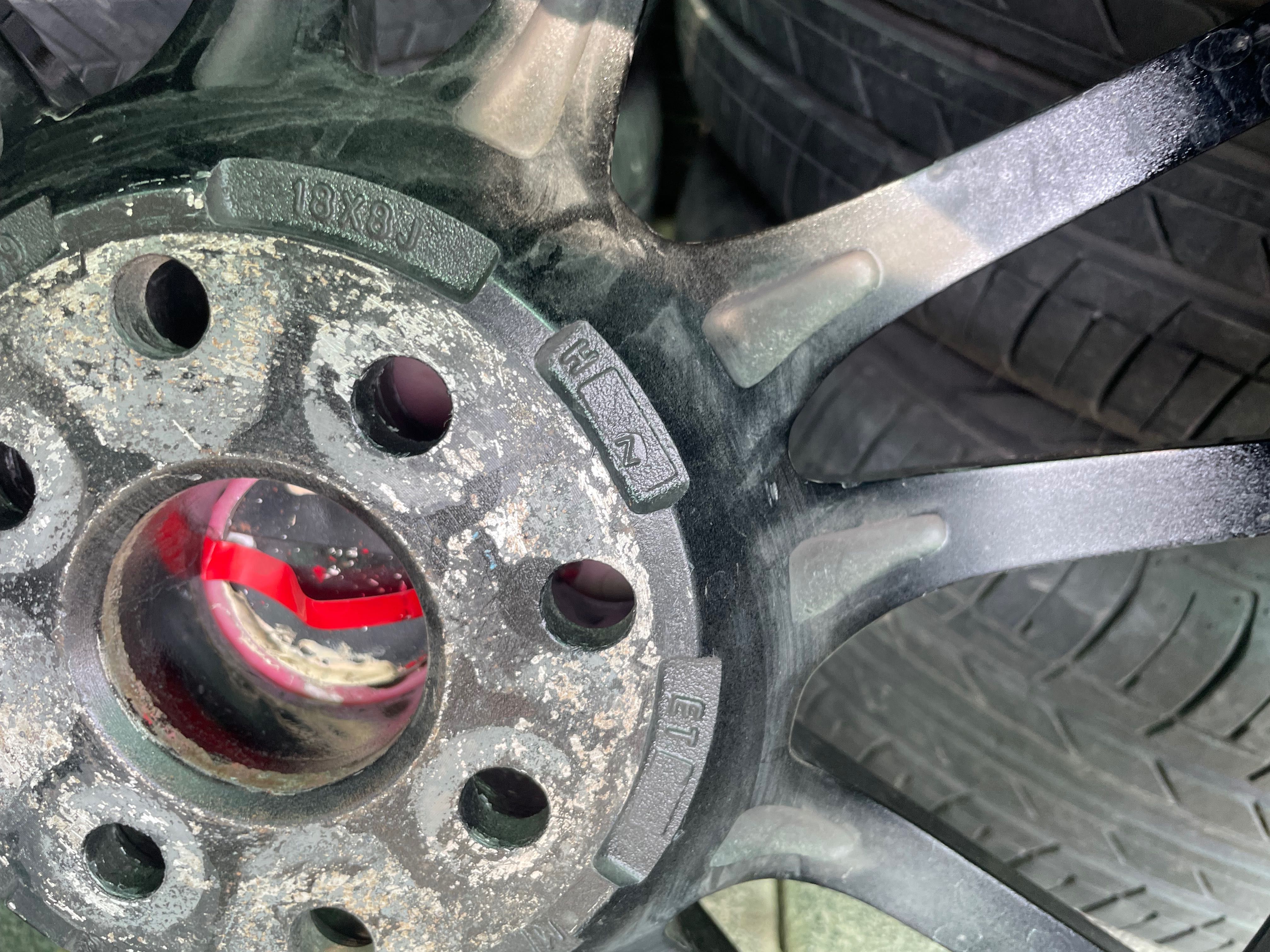 BU/U Qora Saka diska 18R 8J 4/100/114 Gopro Entro CS1 225/45R18