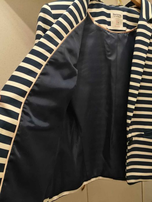 Елегантно Сако Bershka