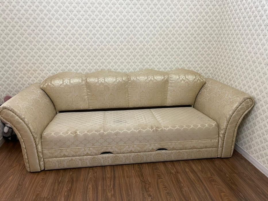 Продам диван с подушками