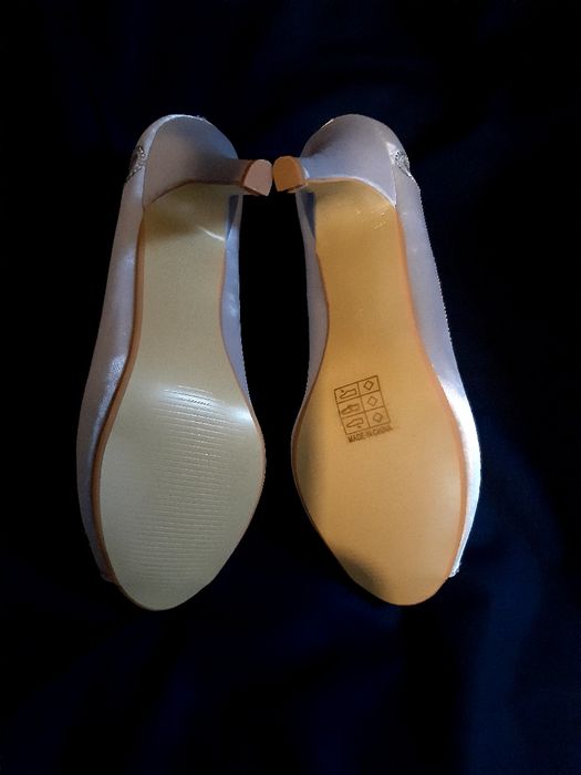 Set pantofi cu toc și geanta satin