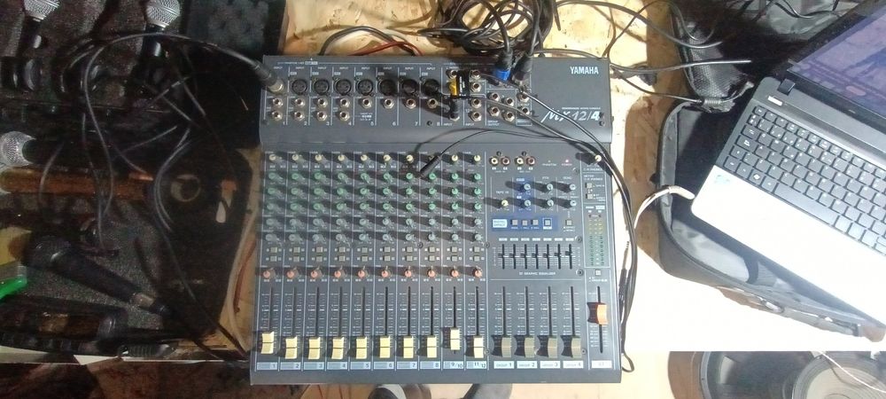 Se vinde mixer pasiv Yamaha preț 800 RON negociabil.