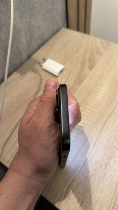 Vand iphone 15 negru 128 gb 94 % baterie