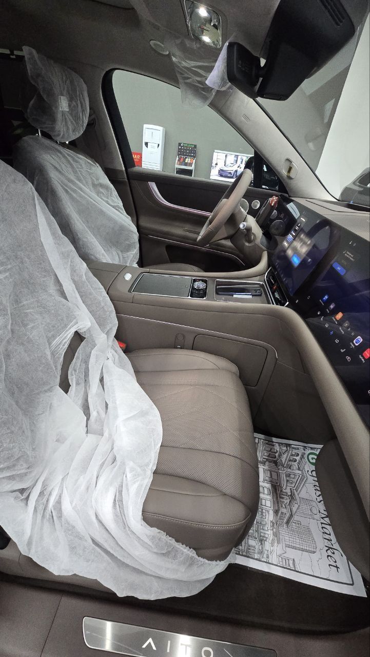 AITO M9 PHEV 1.5 T 4WD 2025