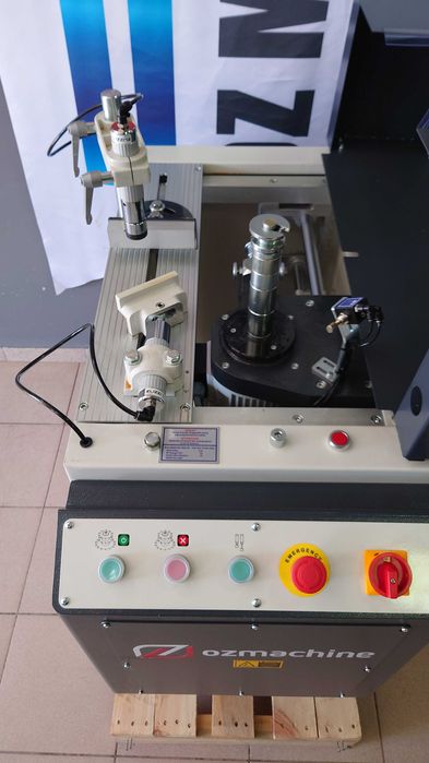 POLAR – IV Masina de frezat montanti automata