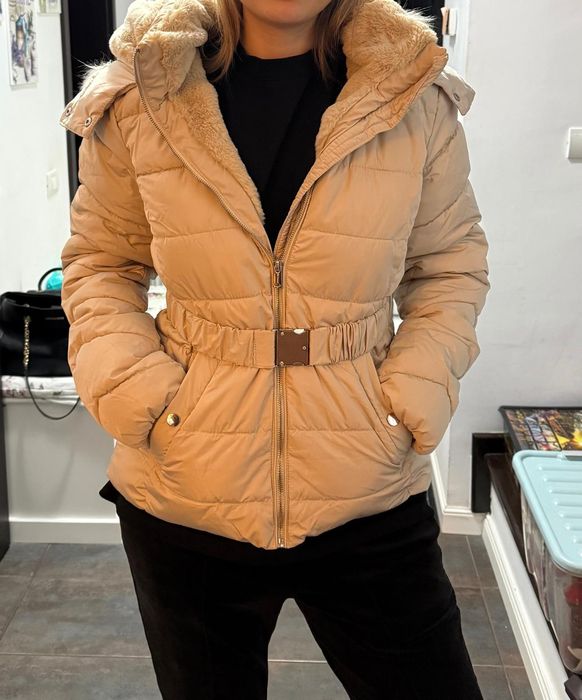 Geaca bej mărimea M