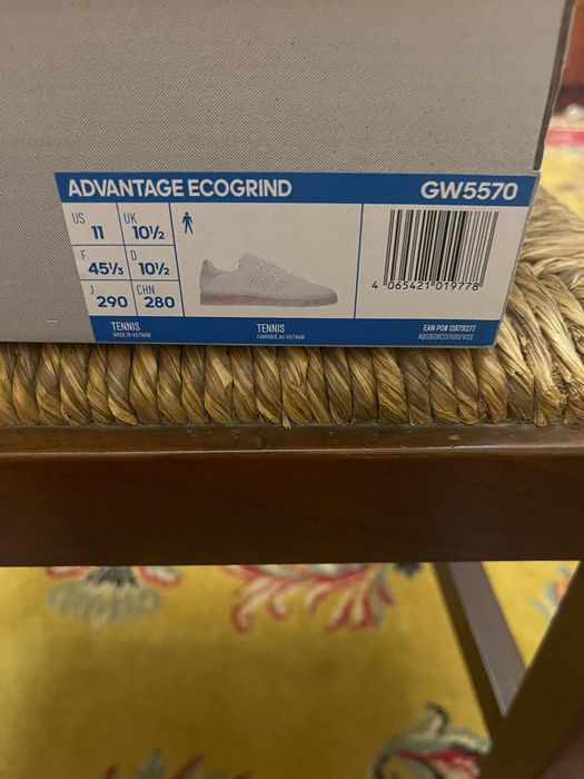 vand adidasi din  piele