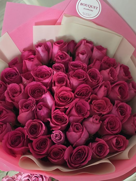 Продаются цветы. В каждом 51 роза