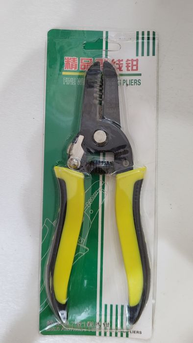 Продам набор плоскогубцы и бокарезы и лента для ограничений .стриппер