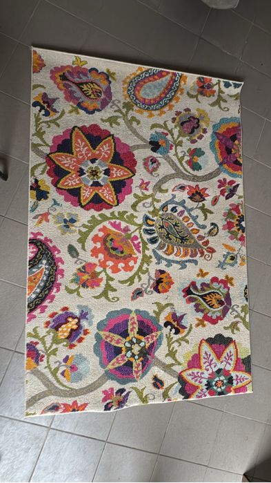 covor colorat pentru sufragerie sau camera