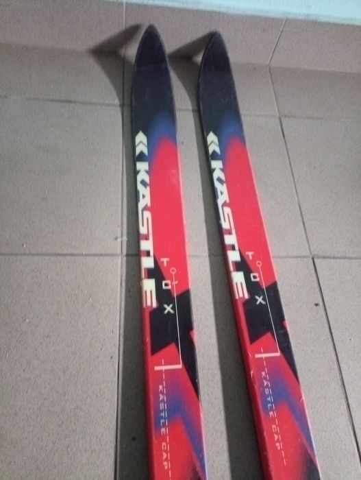 Продавам ски Kastle