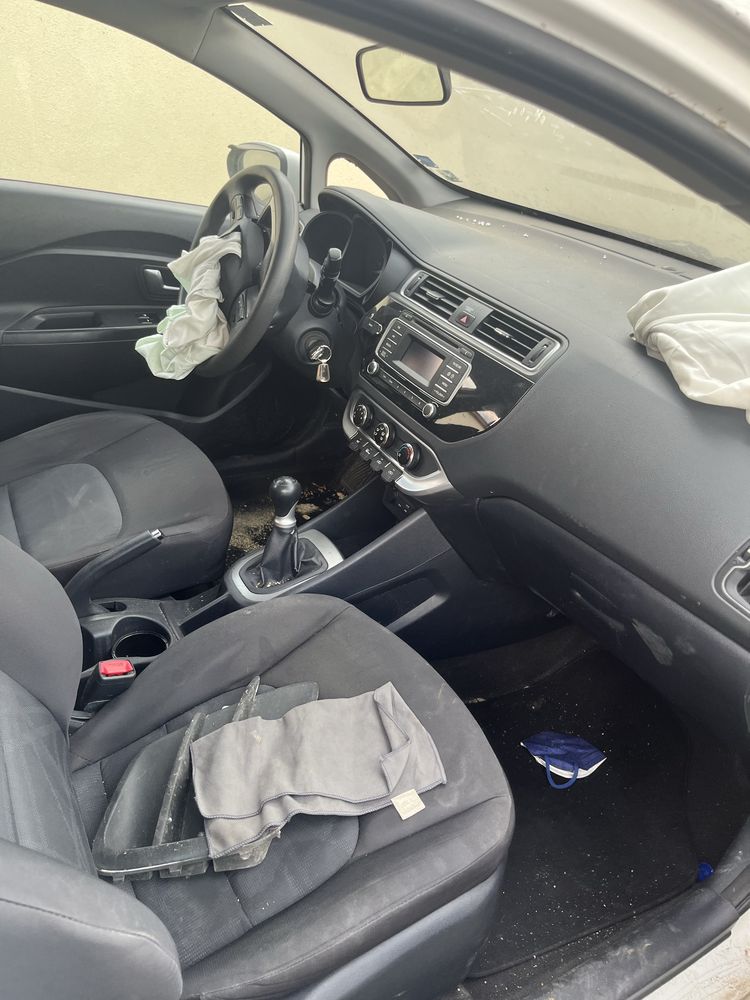 Kia rio 1.2i 2016г.