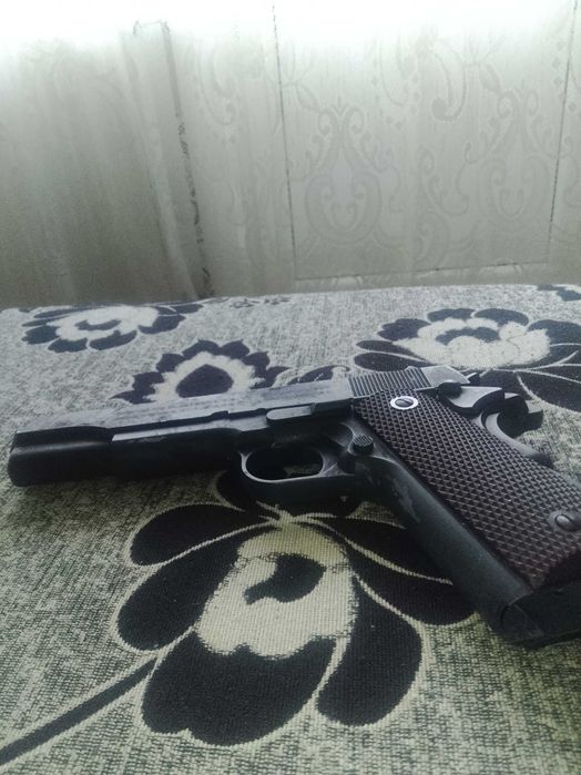 Pistol airsoft Colt 1911 Cybergun

Blowback (recul), hop-up, Co2