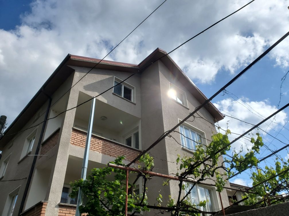 Дава се под наем Етаж от къща в Стрелча - 400 кв.м за 51 € - Снимка #2