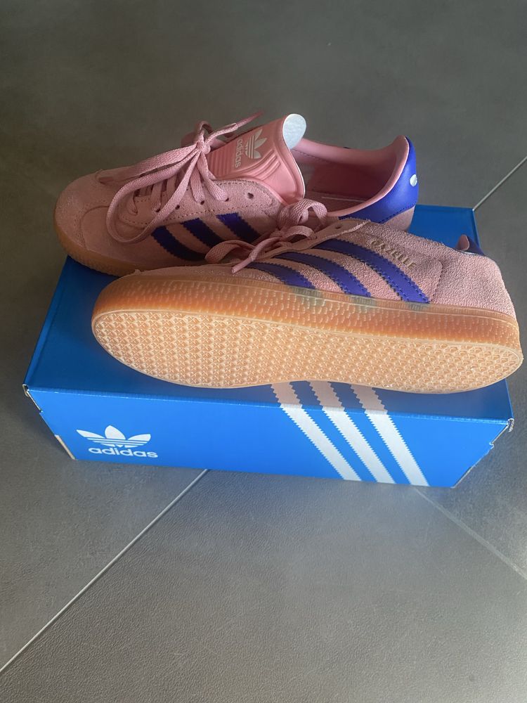 Спортни обувки adidas