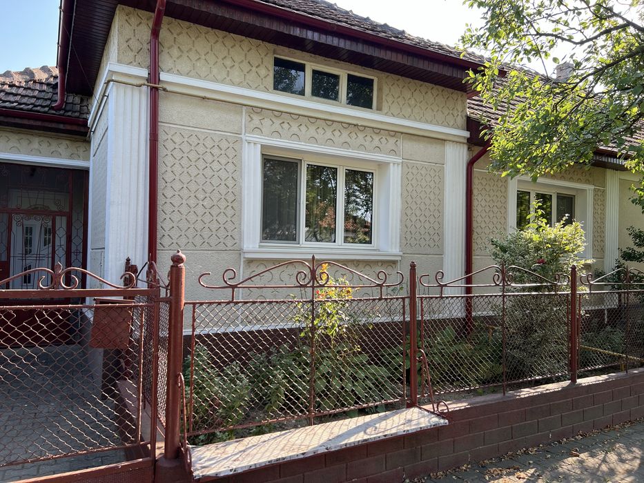 Casa de vanzare, Localitatea Apa