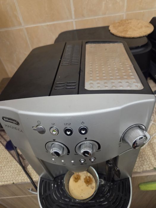 Кафе машина Delonghi magnifica