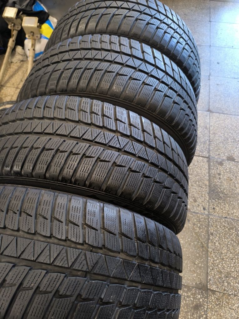 225 50 17 Sumitomo Зимни 4бр. 7.5мм.