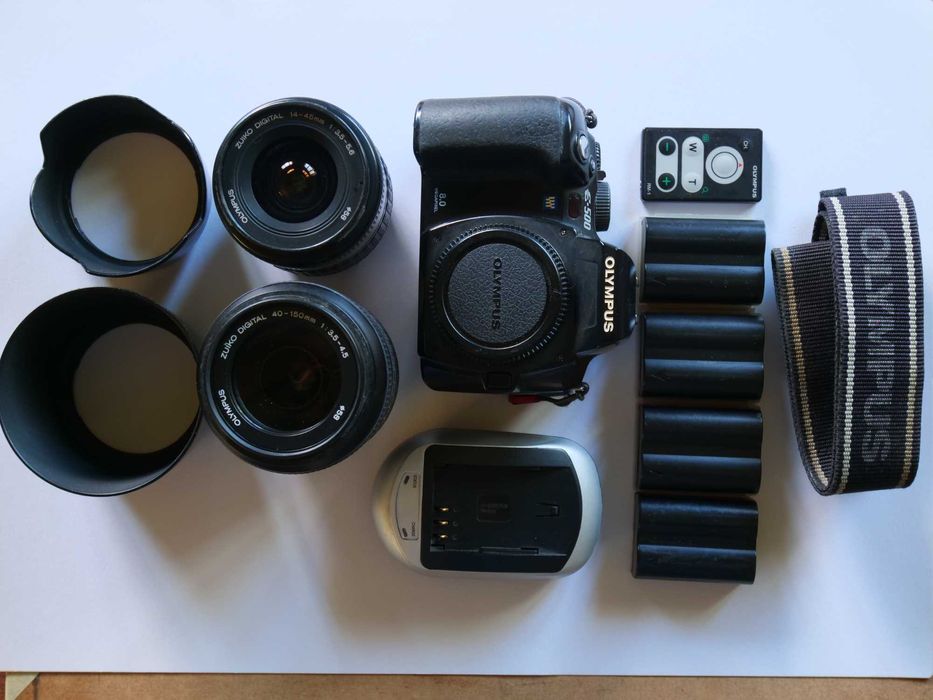 KIT OLYMPUS E500, 2 obiective, 4 baterii, telecomanda