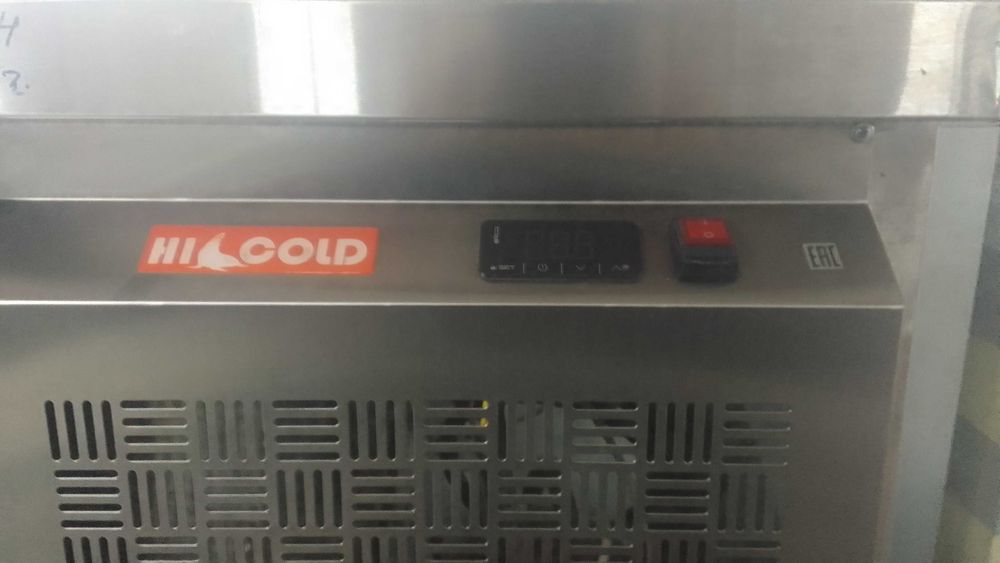 Стол холодильный HICOLD GN 111/TN с бортом.