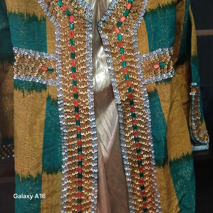 Adrass sotiladi. Troyka.