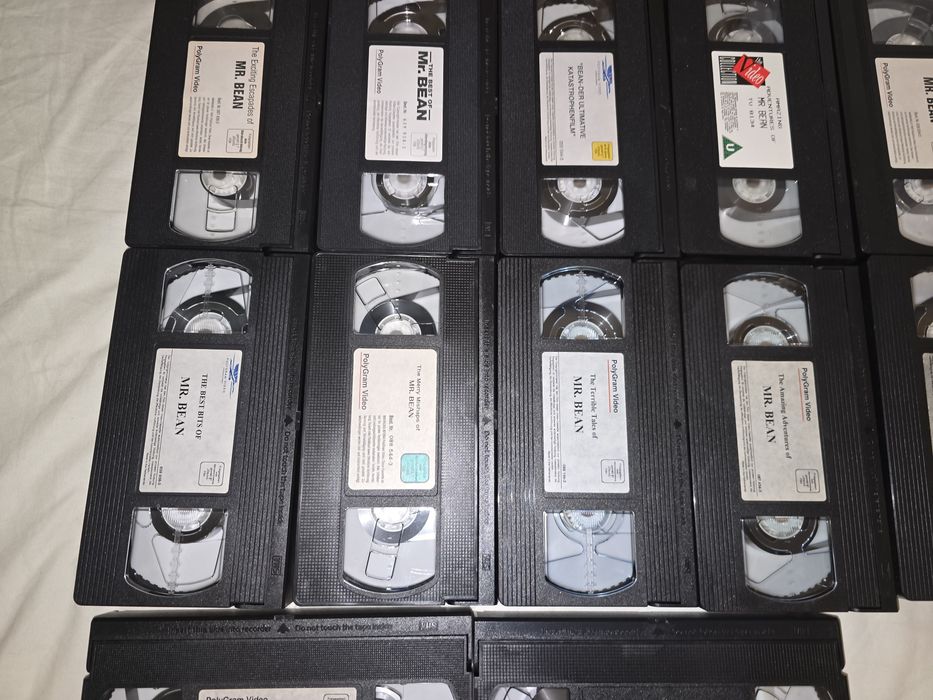 Pachet cu 12 casete VHS,originale,cu Mr. Bean,stare bună,150 lei