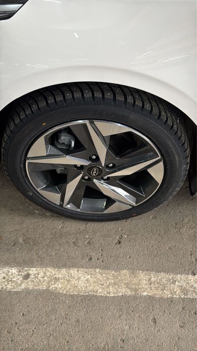 Продам комплект зимней резины