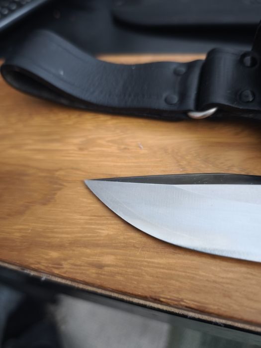 Продавам нож Falkniven S1, с кожена кания кания