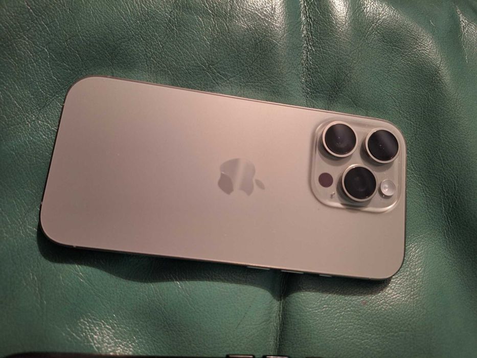 Iphone 16 pro,купуван нов 100% бат.