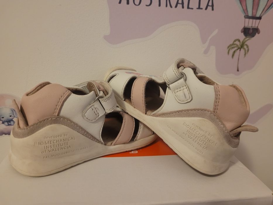 Vand sandale BIOMECANICS pentru fetite , masurile 22 si 20
