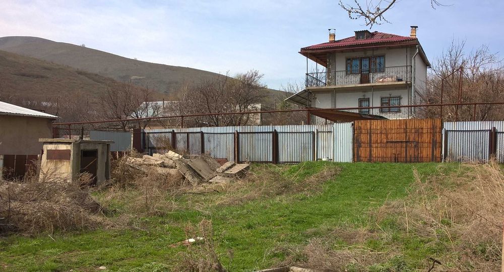 Участок и контейнер (40) по верхней трассе в каскелен