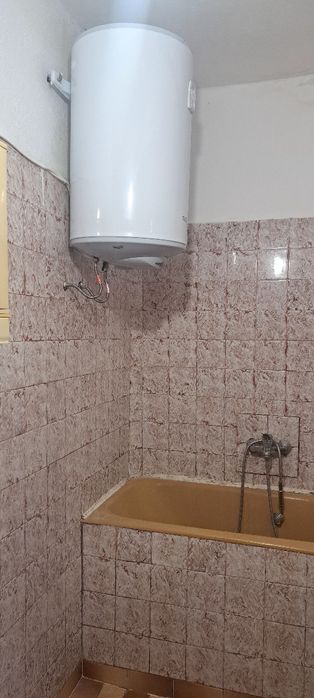 Етаж от къща с гараж и таван