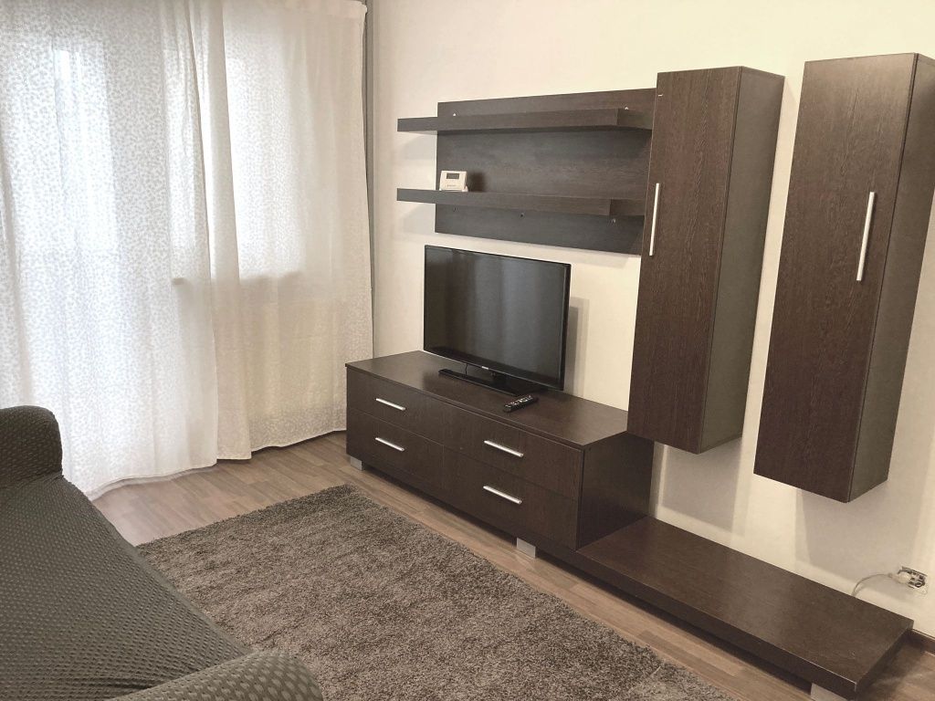 Închiriez apartament 2 camere decomandat ultracentral