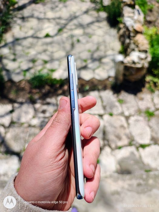 Продавам Samsung Galaxy S20