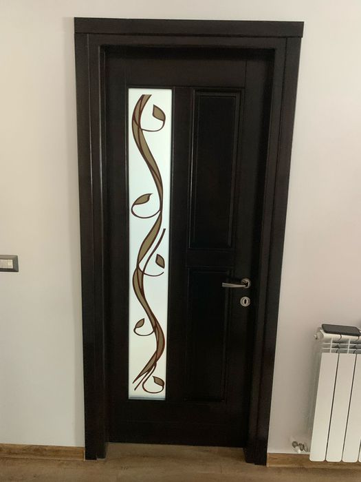 Uși lemn masiv stratificat, premium, eleganțǎ și calitate autentică.